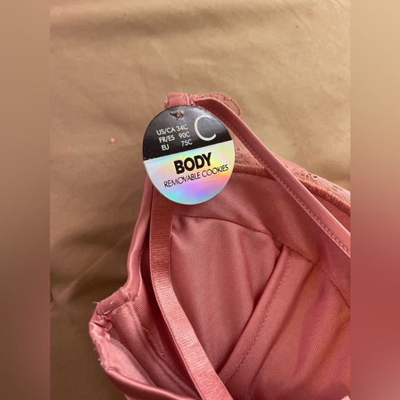 Lingerie - Picture 2 of 3